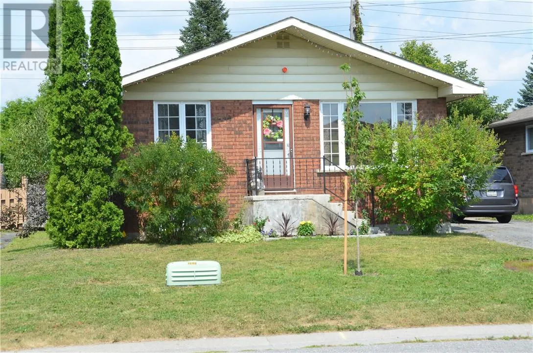 946 Windermere Crescent