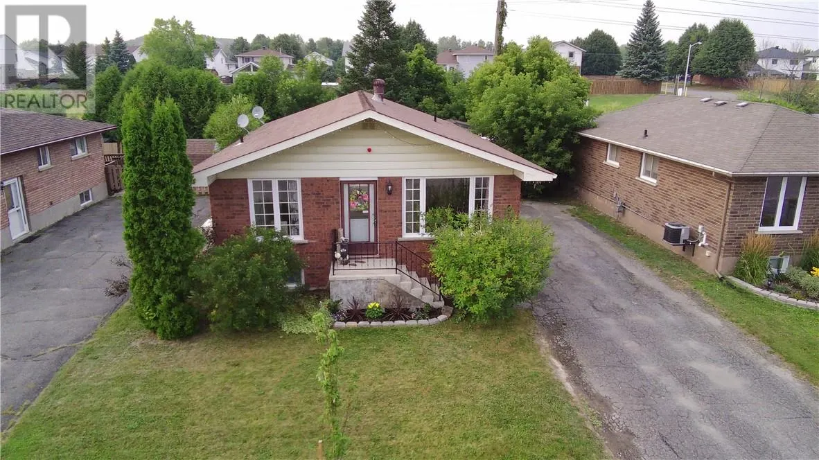 946 Windermere Crescent