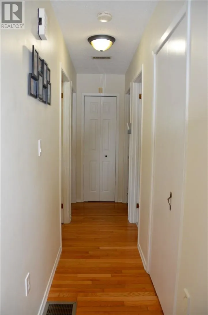 946 Windermere Crescent