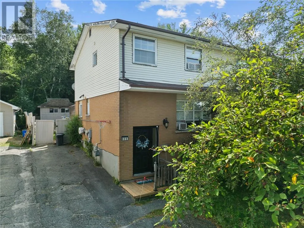 608 Beatrice Crescent