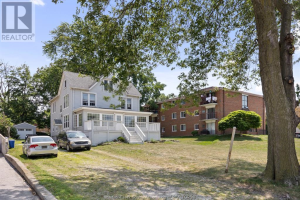 3177 RUSSELL STREET, Windsor