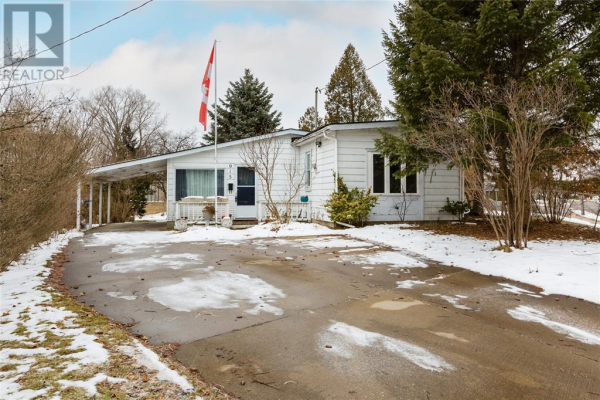 915 ERROL ROAD East, Sarnia