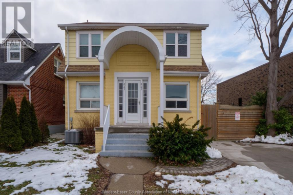 821-823 VILLAIRE, Windsor
