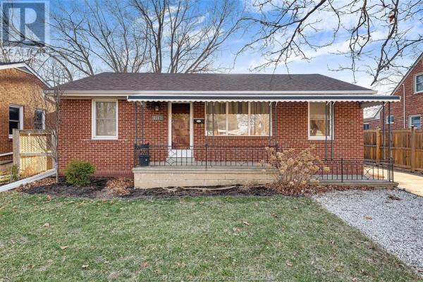 1063 PARKVIEW, Windsor