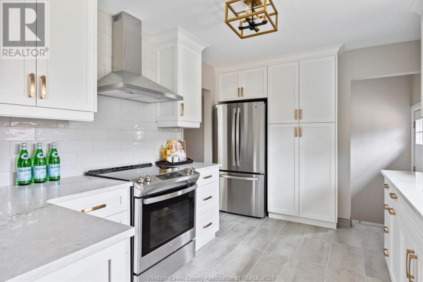 3270 EVERTS AVENUE, Windsor