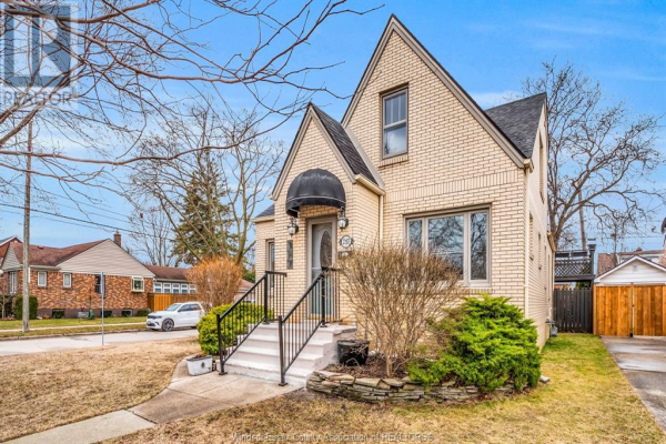 2197 PARKWOOD, Windsor