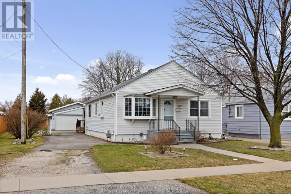 2497 LLOYD GEORGE BOULEVARD, Windsor