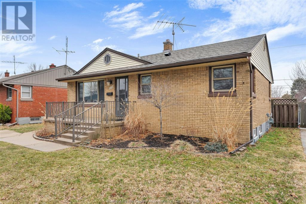 3770 HILLCREST, Windsor