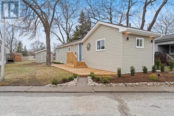 3 ROBIN CRESCENT, Lakeshore