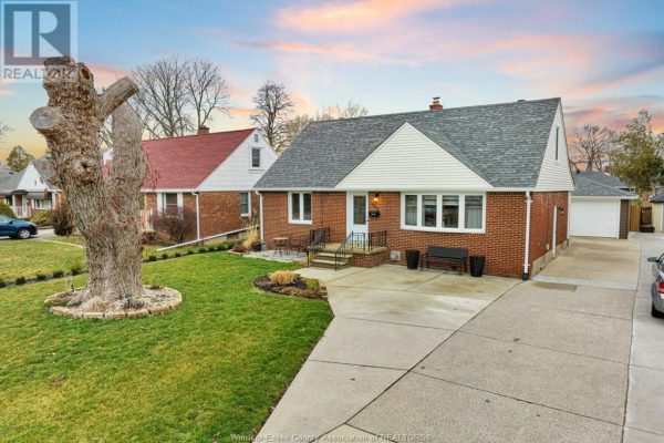 1042 ISABELLE PLACE, Windsor