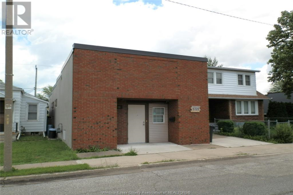 1728 DROUILLARD ROAD, Windsor