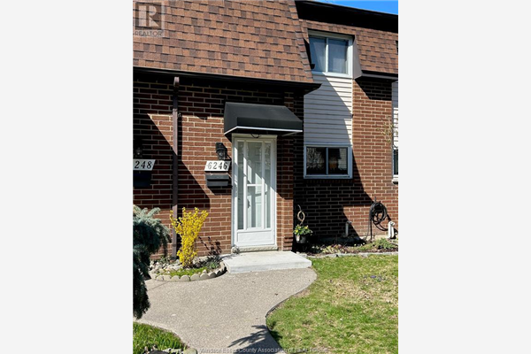 6246 Rose-ville Garden DRIVE, Windsor