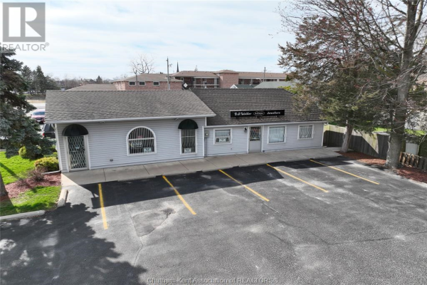 77 Margaret AVENUE, Wallaceburg