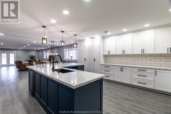 114 ERIE STREET South, Merlin