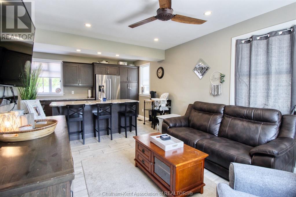 Listing 23008773 - Large Photo # 3