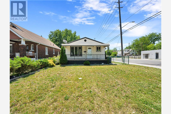 903 CURRY AVENUE, Windsor