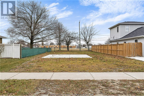 1673 MARK AVENUE, Windsor