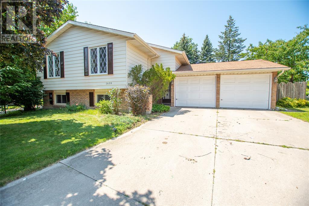 1699 WILLOWBROOK CRESCENT