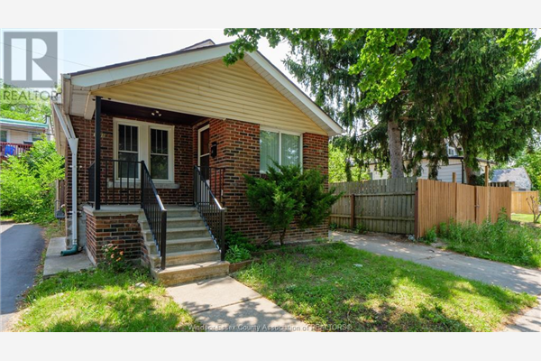 1546 YORK, Windsor