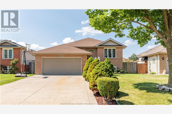 1025 BANWELL, Windsor