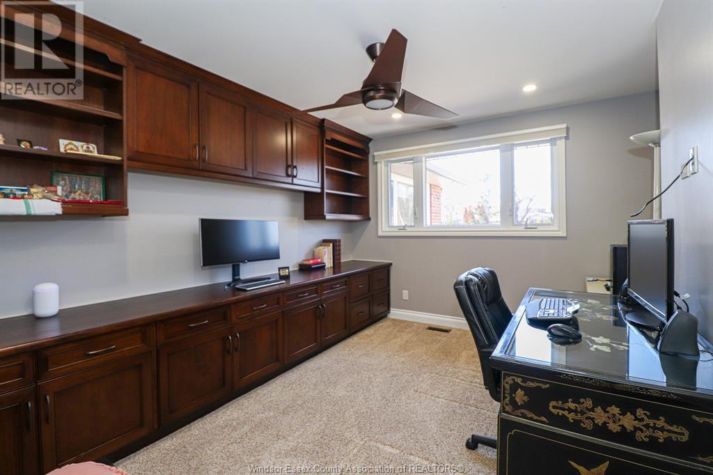 463 RUSSELL WOODS ROAD