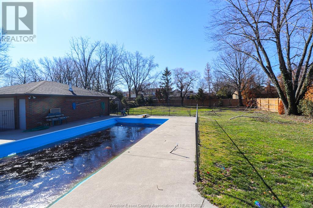 463 RUSSELL WOODS ROAD