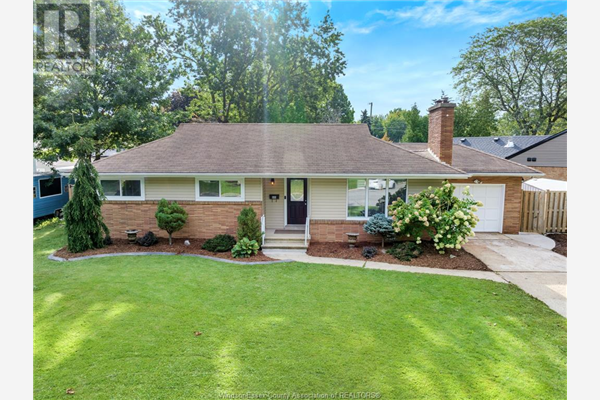 585 GRANADA AVENUE, Windsor