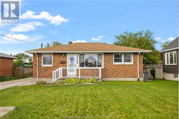 7039 Base Line, Wallaceburg