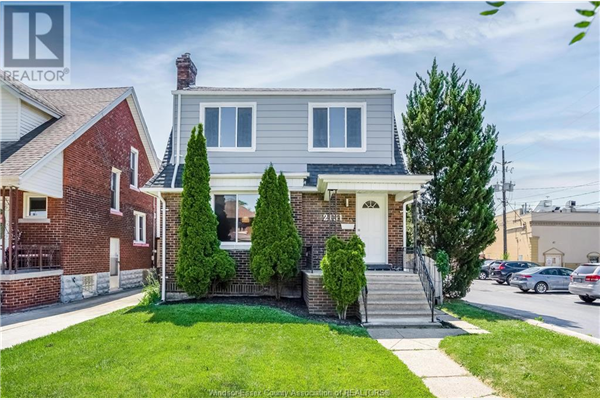 2131 Lincoln, Windsor