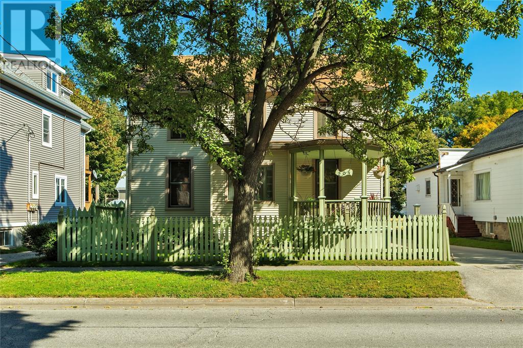 204 VIDAL STREET South