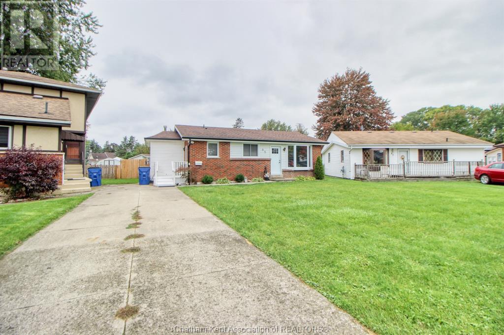 65 Oriole PARKWAY