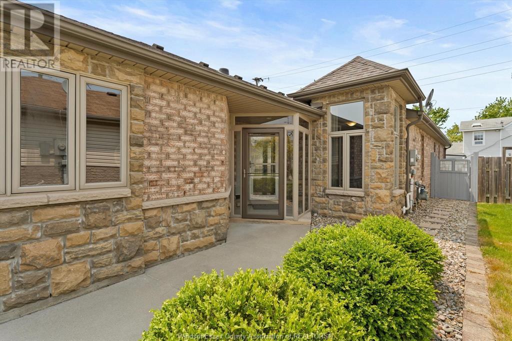 4 Hazel CRESCENT