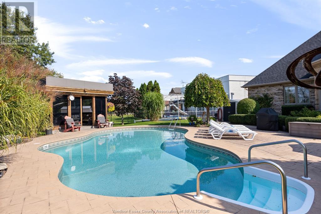 7012 EAGLE CRESCENT
