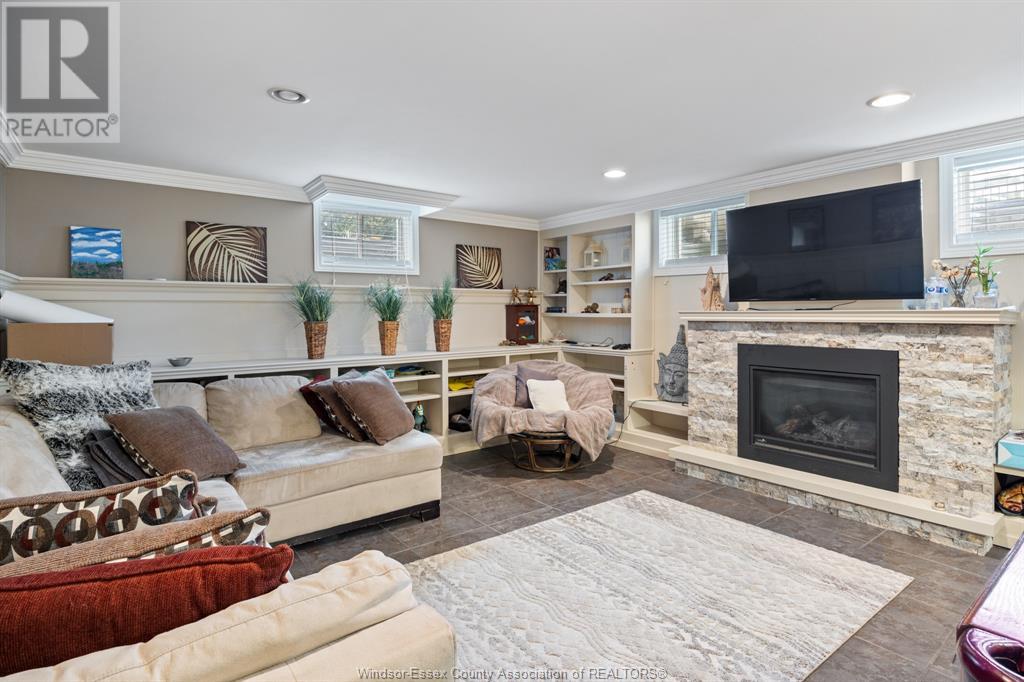 7012 EAGLE CRESCENT