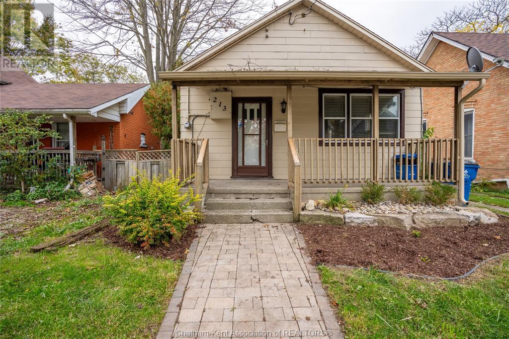 213 ADELAIDE STREET South