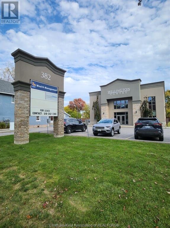 382 Wellington Unit# 106, #106