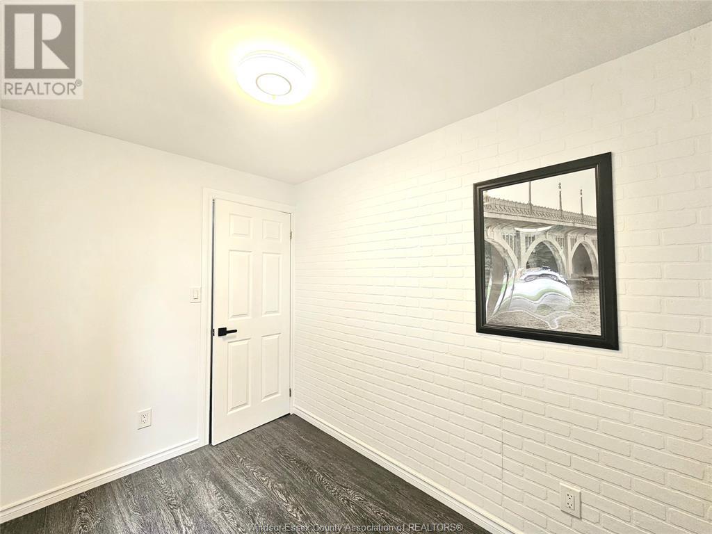 4 BOND AVENUE