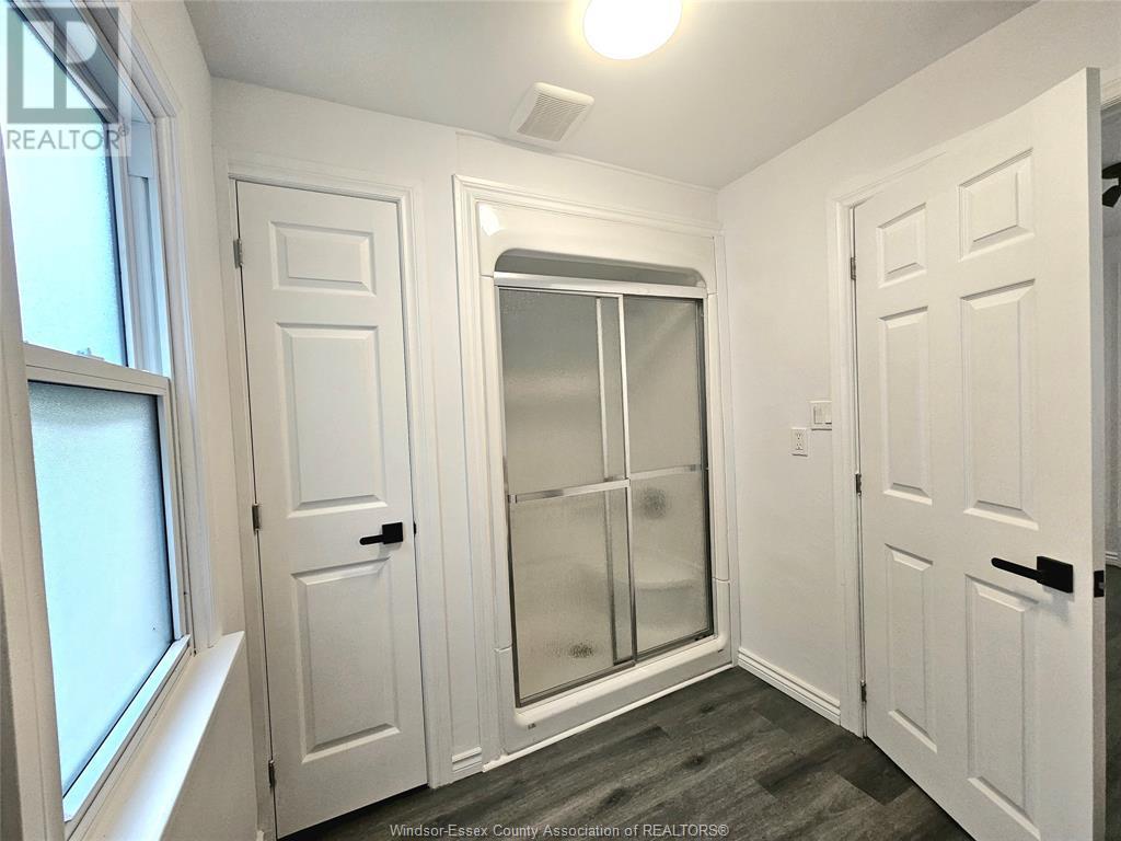 4 BOND AVENUE