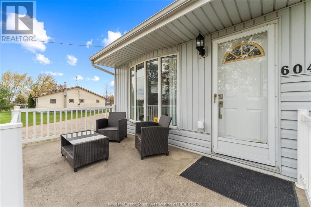 6043 CONCESSION RD 6 N