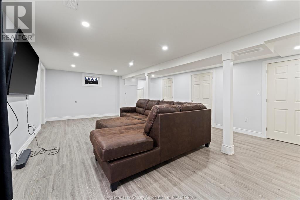 6043 CONCESSION RD 6 N