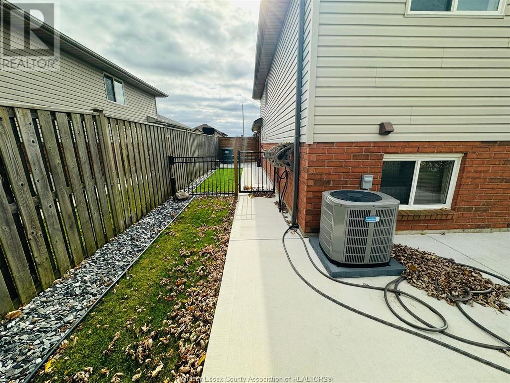 890 SOUTHWOOD DRIVE