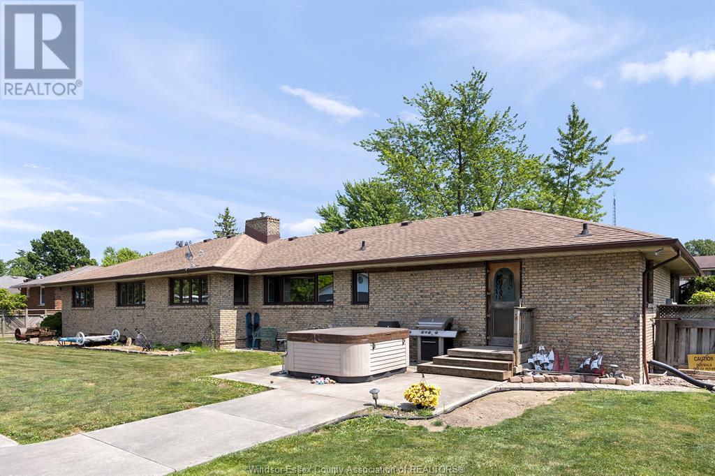 8 Rose AVENUE