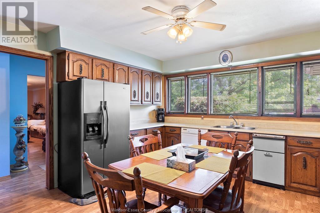 8 Rose AVENUE