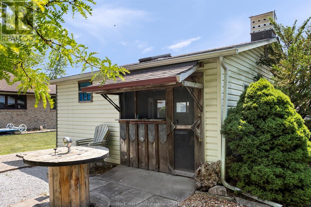 8 Rose AVENUE