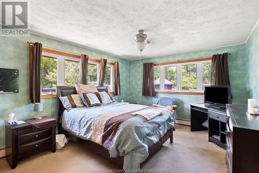 8 Rose AVENUE