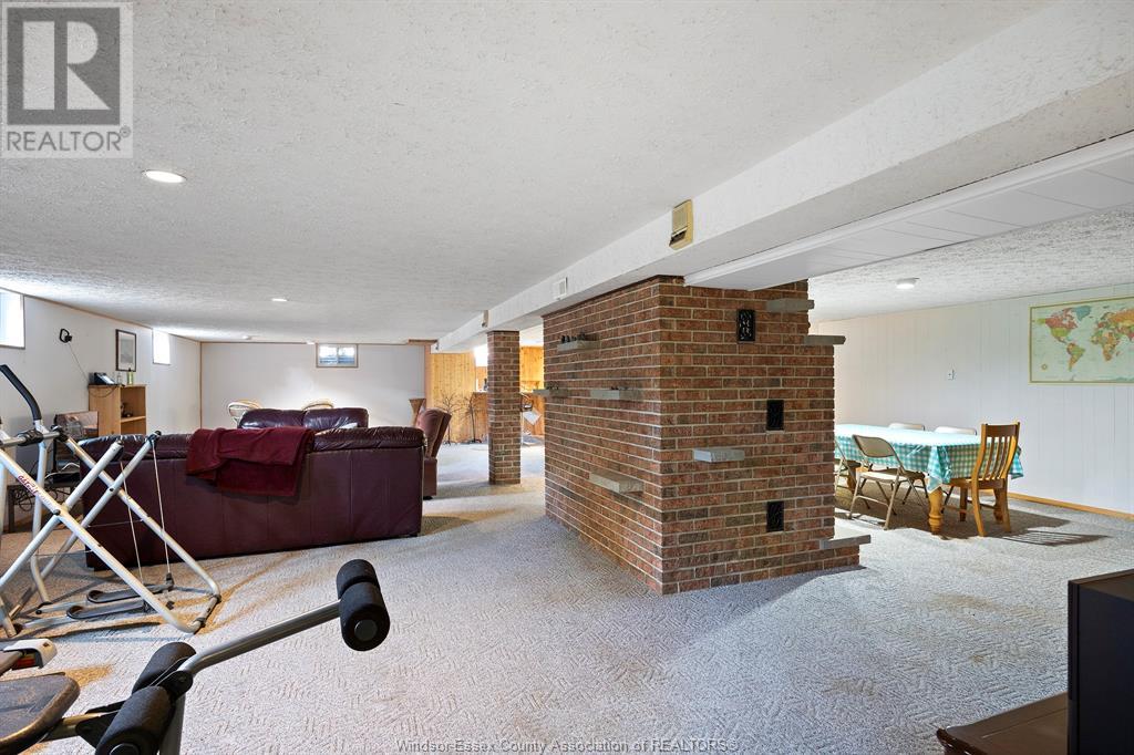 8 Rose AVENUE