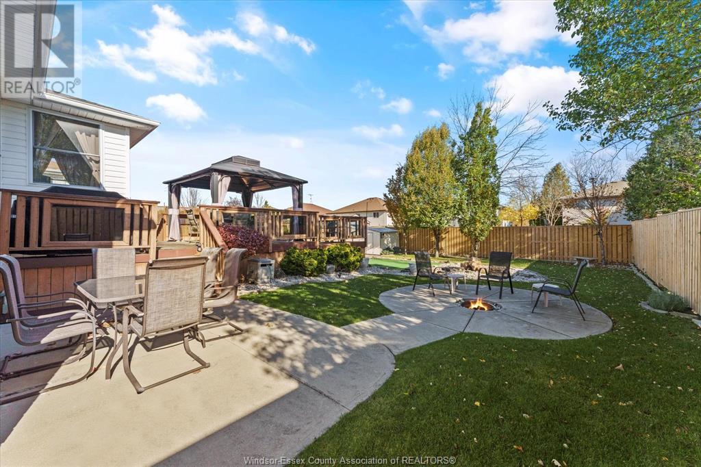 489 CHAMPLAIN COURT
