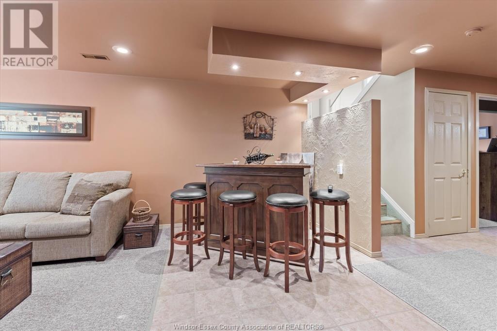 489 CHAMPLAIN COURT