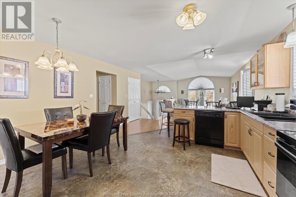 489 CHAMPLAIN COURT