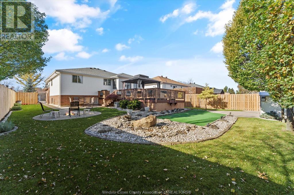 489 CHAMPLAIN COURT